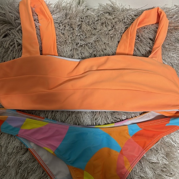 Bikini - Picture 2 of 3